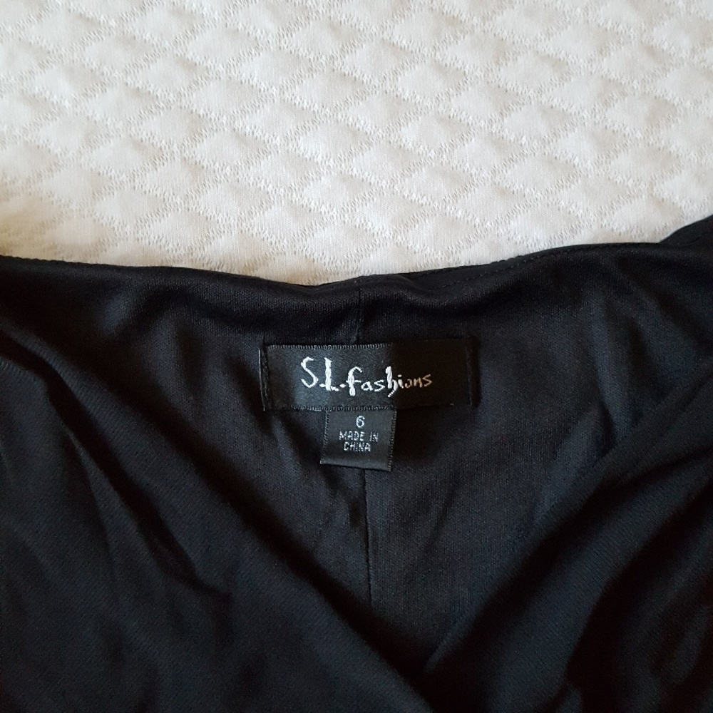 Black dress - Picture 3 of 4